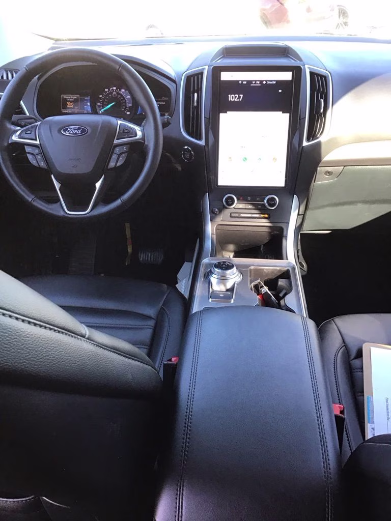 2023 Silver Metallic Ford Edge SEL AWD SUV