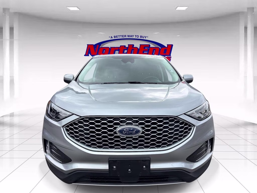 2023 Silver Metallic Ford Edge SEL AWD SUV