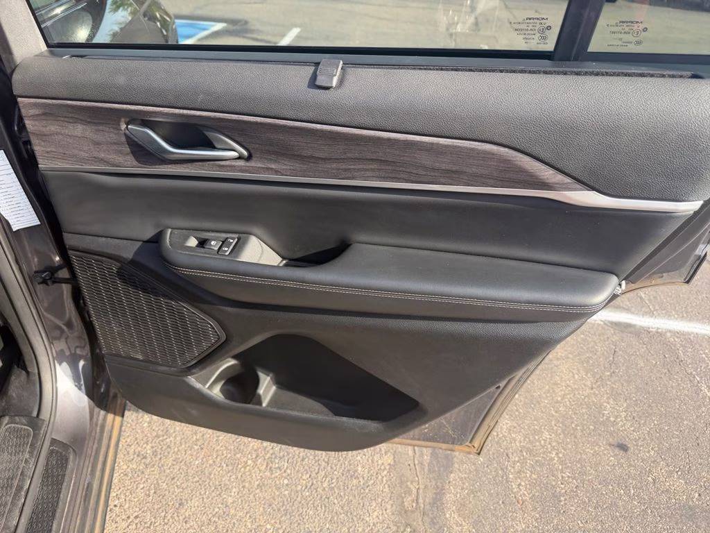 2024 Baltic Gray Metallic Clearcoat Jeep Grand Cherokee L Limited Luxury Tech II w/Dual Pane Pano Roof 4X4 SUV