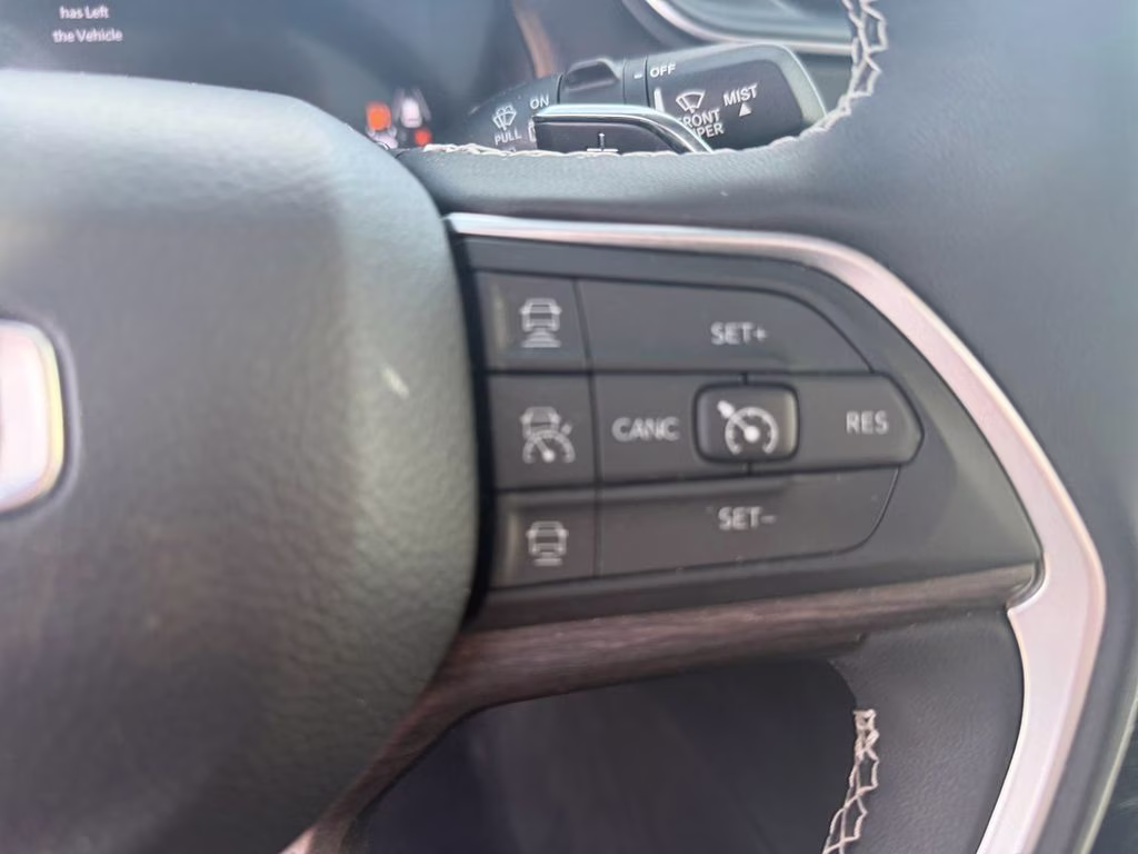 2024 Baltic Gray Metallic Clearcoat Jeep Grand Cherokee L Limited Luxury Tech II w/Dual Pane Pano Roof 4X4 SUV