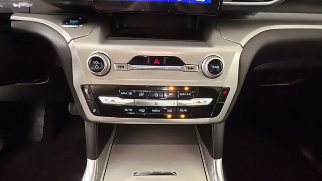 2022 Ford Explorer XLT 4X4 SUV