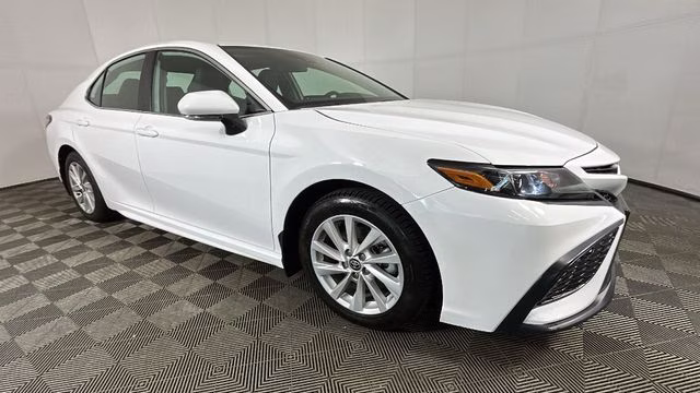 2024 Ice Cap Toyota Camry SE FWD Sedan
