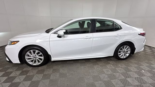 2024 Ice Cap Toyota Camry SE FWD Sedan