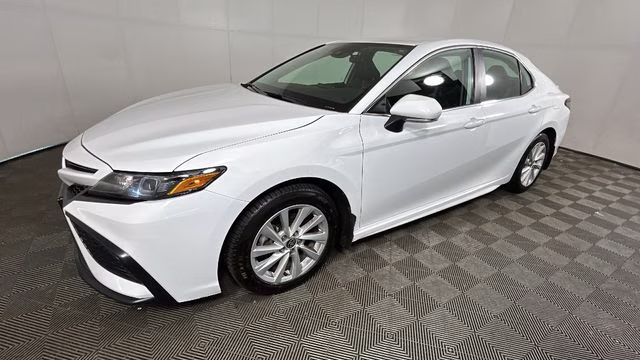 2024 Ice Cap Toyota Camry SE FWD Sedan