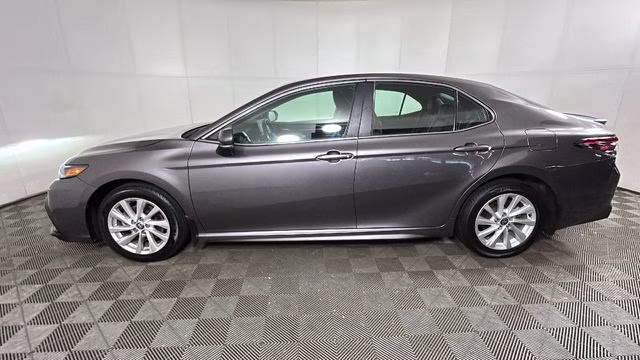 2024 Predawn Gray Mica Toyota Camry SE FWD Sedan
