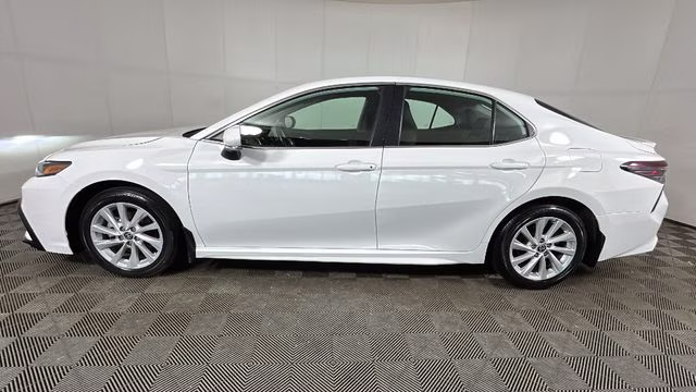 2024 Ice Cap Toyota Camry SE FWD Sedan