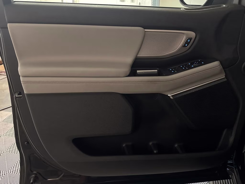 2025 Agate Black Metallic Ford Expedition Active RWD SUV