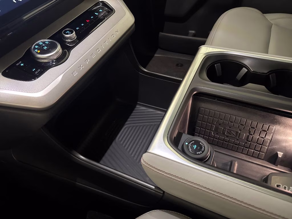 2025 Agate Black Metallic Ford Expedition Active RWD SUV