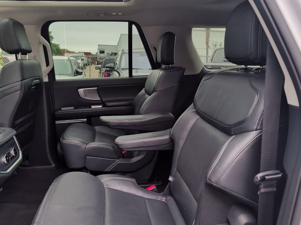 2025 Oxford White Ford Expedition Max Platinum 4X4 SUV