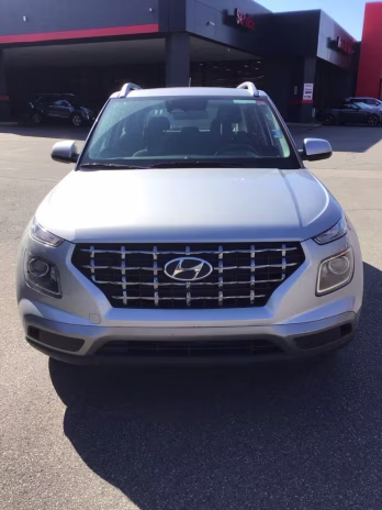 2025 Shimmering Silver Hyundai Venue SEL FWD SUV