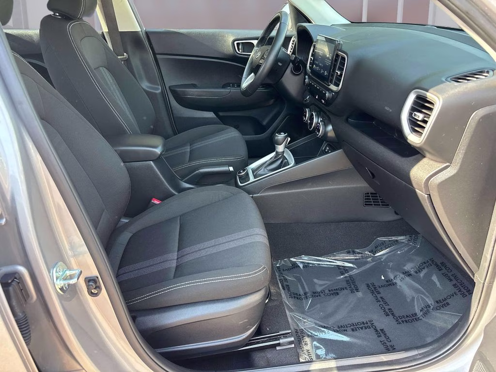 2025 Shimmering Silver Hyundai Venue SEL FWD SUV
