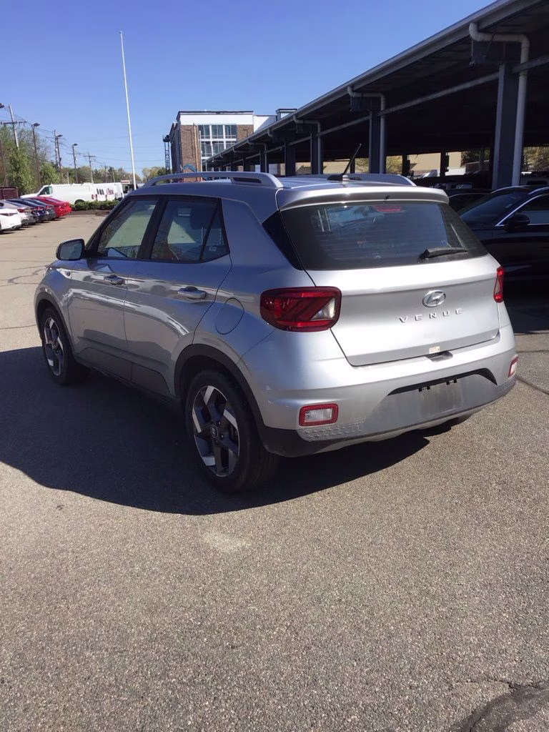 2025 Shimmering Silver Hyundai Venue SEL FWD SUV
