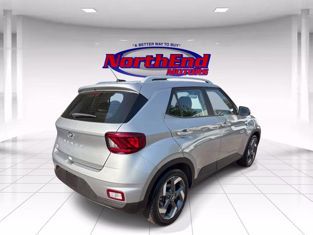 2025 Shimmering Silver Hyundai Venue SEL FWD SUV