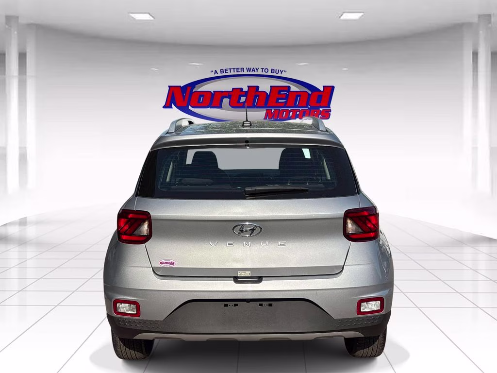 2025 Shimmering Silver Hyundai Venue SEL FWD SUV