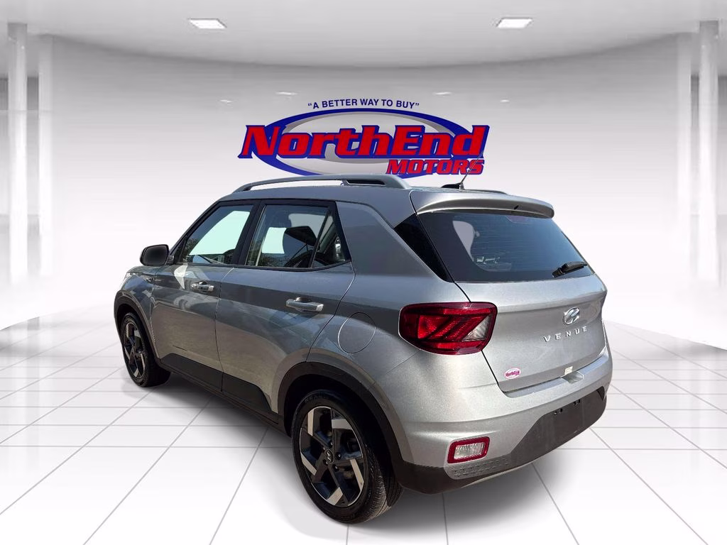 2025 Shimmering Silver Hyundai Venue SEL FWD SUV