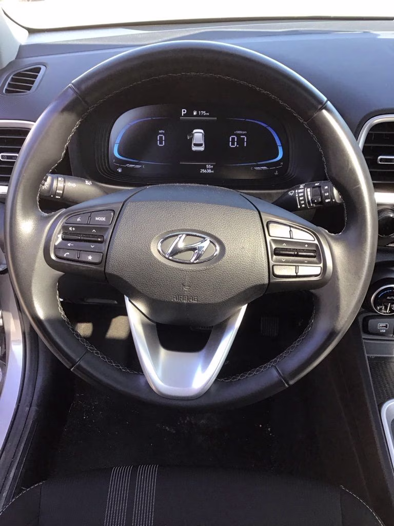 2025 Shimmering Silver Hyundai Venue SEL FWD SUV