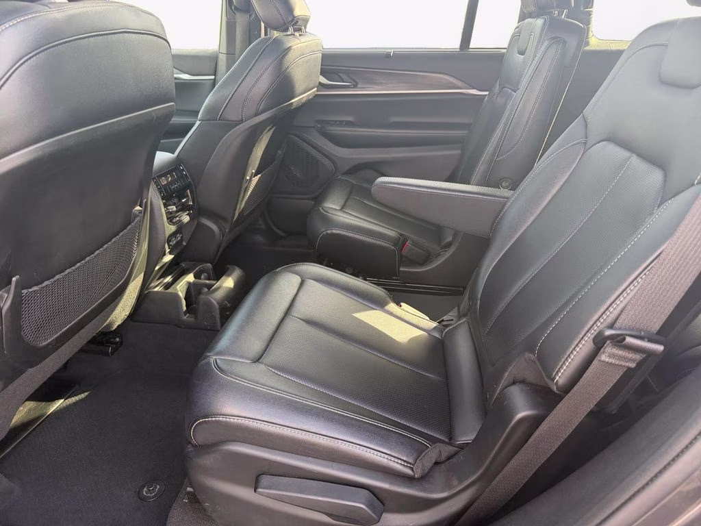 2024 Baltic Gray Metallic Clearcoat Jeep Grand Cherokee L Limited Luxury Tech II w/Dual Pane Pano Roof 4X4 SUV