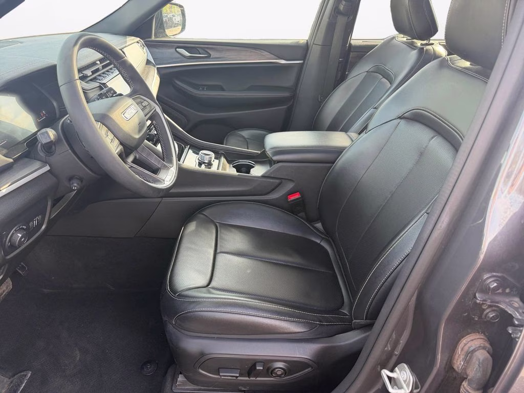 2024 Baltic Gray Metallic Clearcoat Jeep Grand Cherokee L Limited Luxury Tech II w/Dual Pane Pano Roof 4X4 SUV