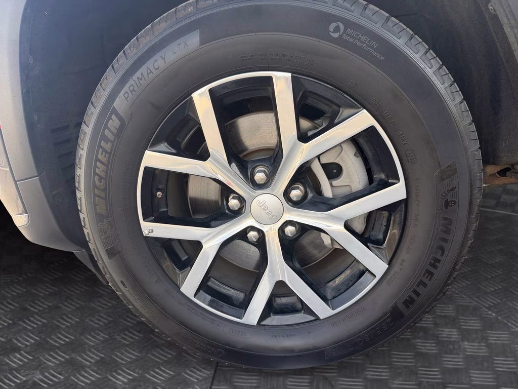 2024 Baltic Gray Metallic Clearcoat Jeep Grand Cherokee L Limited Luxury Tech II w/Dual Pane Pano Roof 4X4 SUV