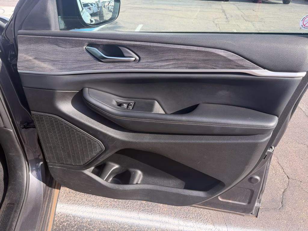 2024 Baltic Gray Metallic Clearcoat Jeep Grand Cherokee L Limited Luxury Tech II w/Dual Pane Pano Roof 4X4 SUV