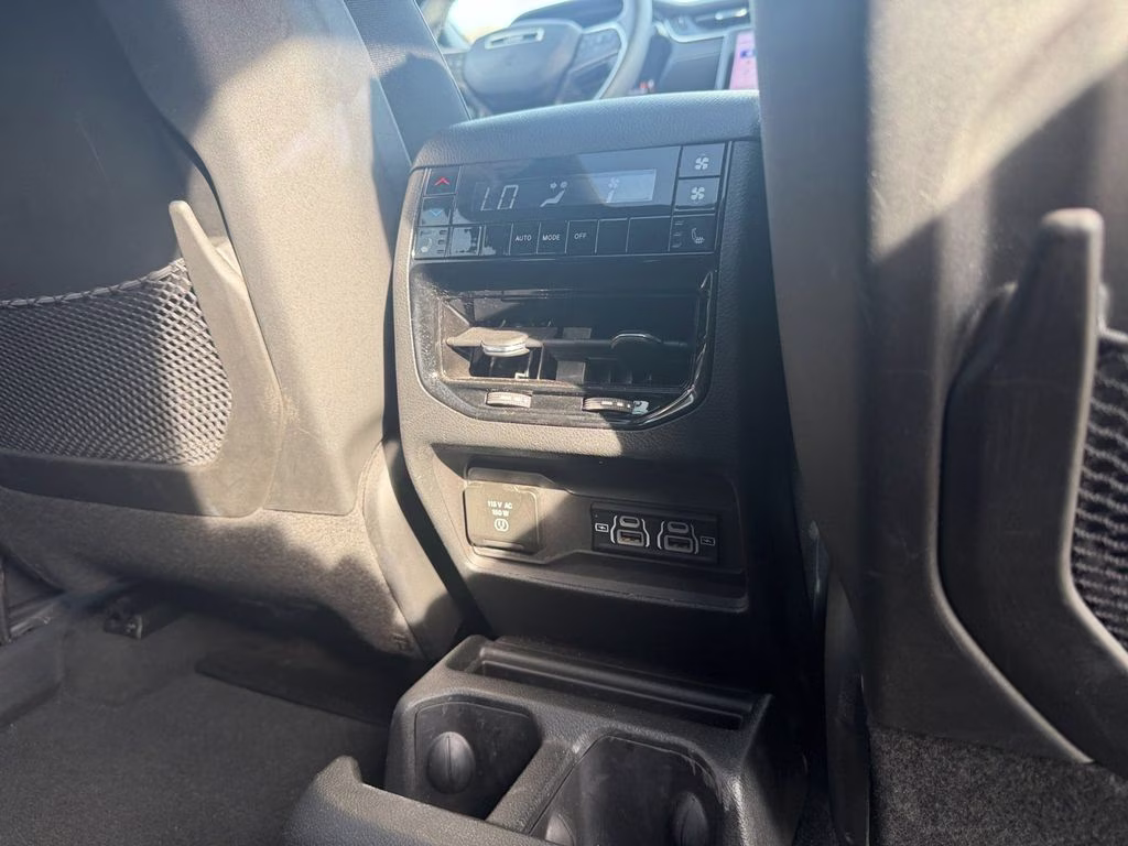 2024 Baltic Gray Metallic Clearcoat Jeep Grand Cherokee L Limited Luxury Tech II w/Dual Pane Pano Roof 4X4 SUV
