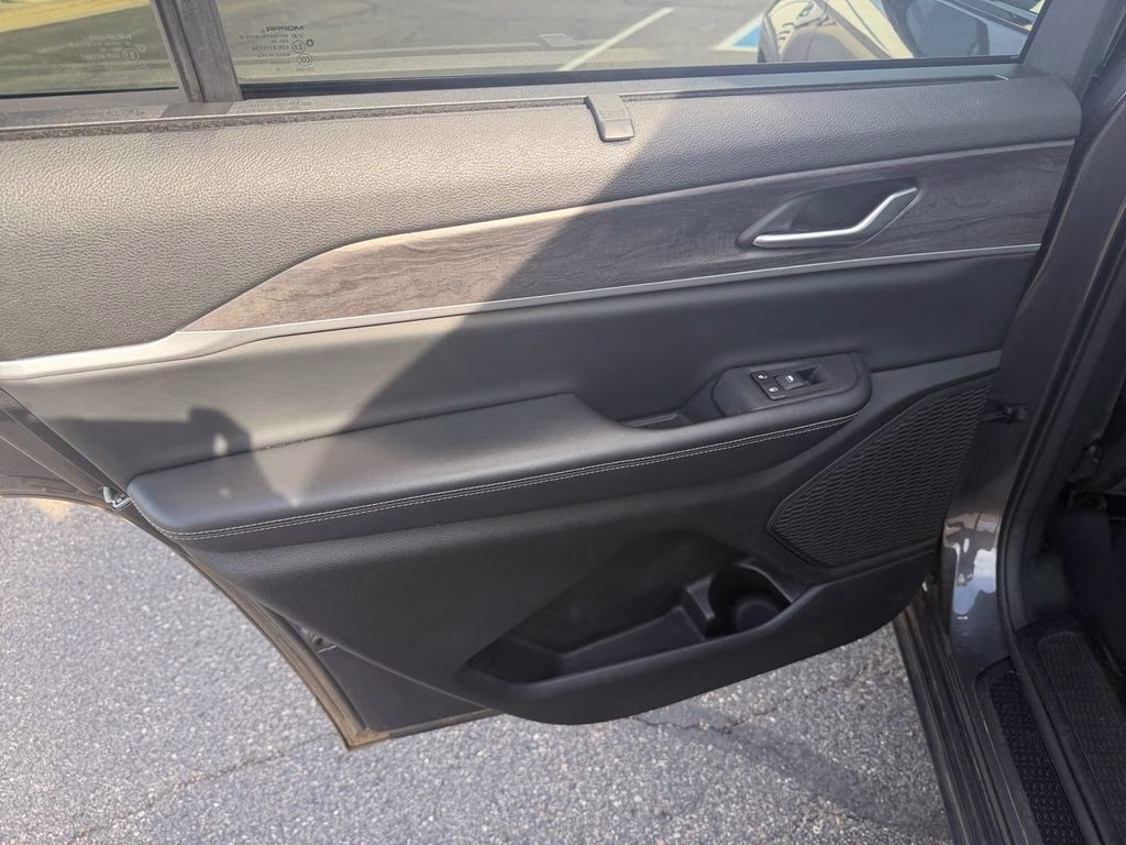 2024 Baltic Gray Metallic Clearcoat Jeep Grand Cherokee L Limited Luxury Tech II w/Dual Pane Pano Roof 4X4 SUV