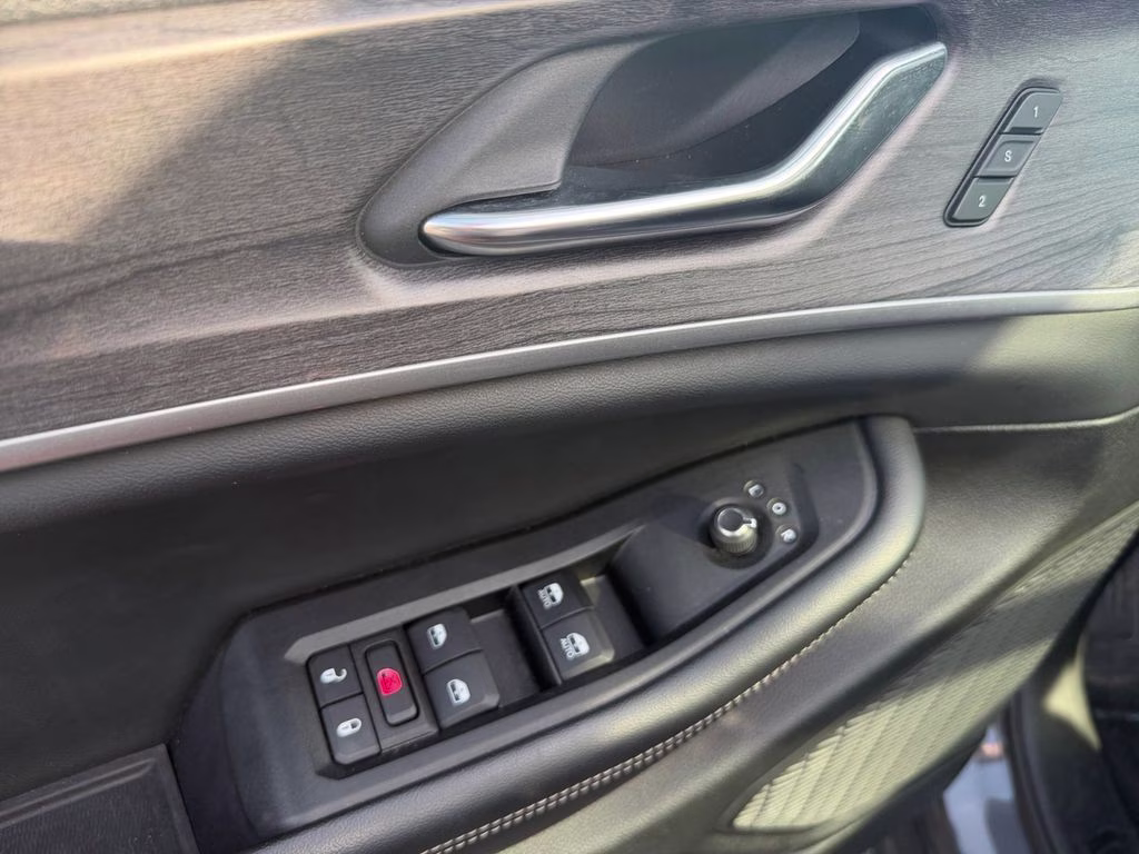 2024 Baltic Gray Metallic Clearcoat Jeep Grand Cherokee L Limited Luxury Tech II w/Dual Pane Pano Roof 4X4 SUV