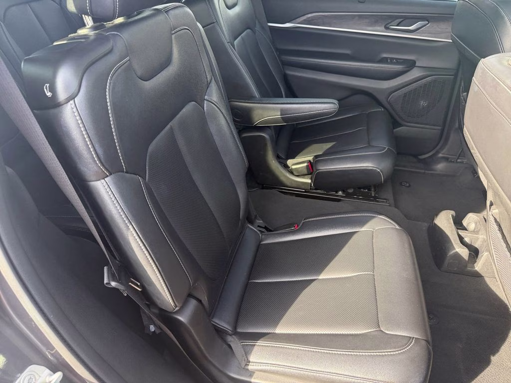 2024 Baltic Gray Metallic Clearcoat Jeep Grand Cherokee L Limited Luxury Tech II w/Dual Pane Pano Roof 4X4 SUV