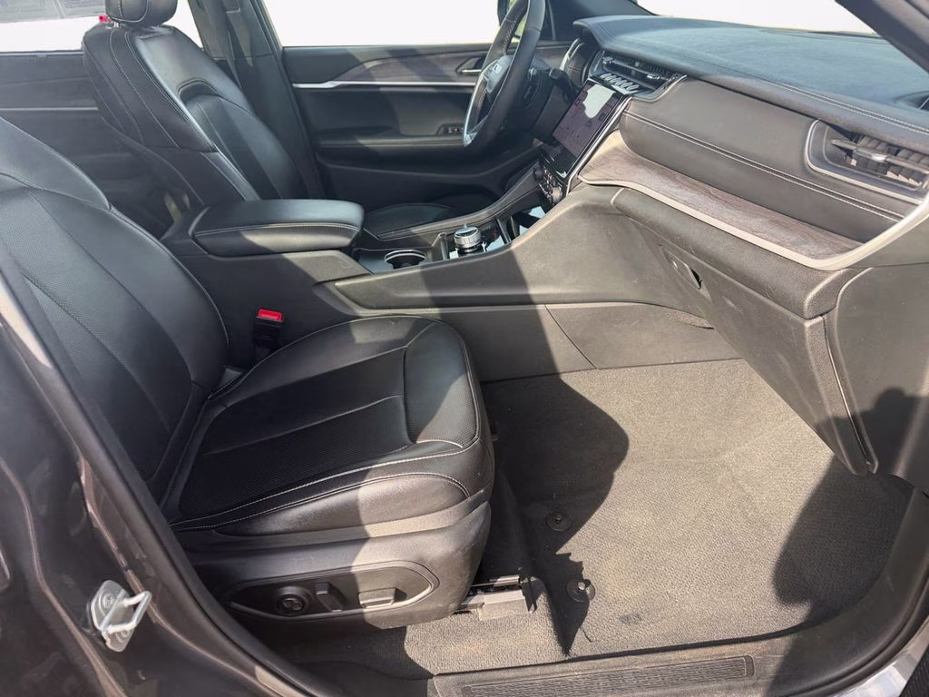 2024 Baltic Gray Metallic Clearcoat Jeep Grand Cherokee L Limited Luxury Tech II w/Dual Pane Pano Roof 4X4 SUV