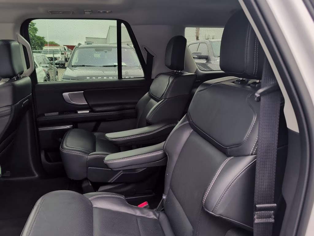 2025 Oxford White Ford Expedition Max Platinum 4X4 SUV