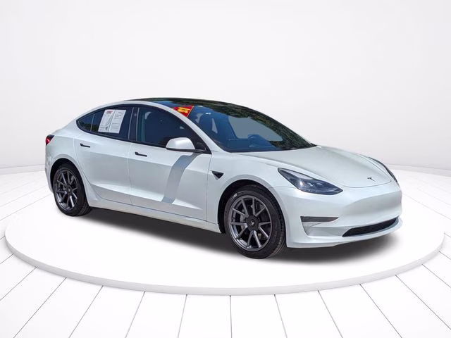 2021 White Tesla Model 3 Standard Range Plus RWD Sedan