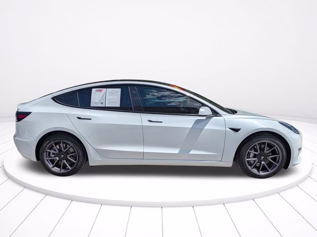 2021 White Tesla Model 3 Standard Range Plus RWD Sedan