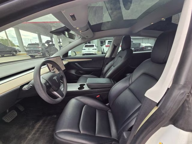 2021 White Tesla Model 3 Standard Range Plus RWD Sedan