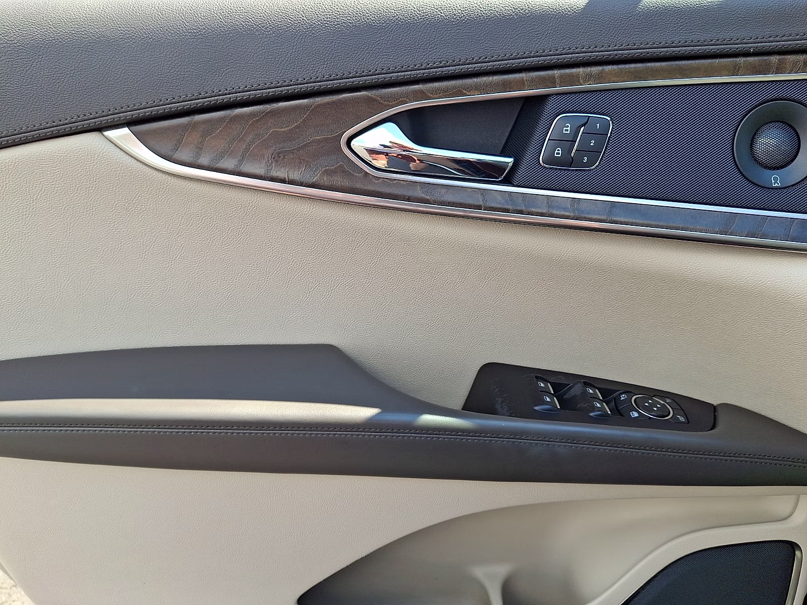 2019 Burgundy Velvet Metallic Tinted Clearcoat - R3 Lincoln Nautilus Reserve AWD