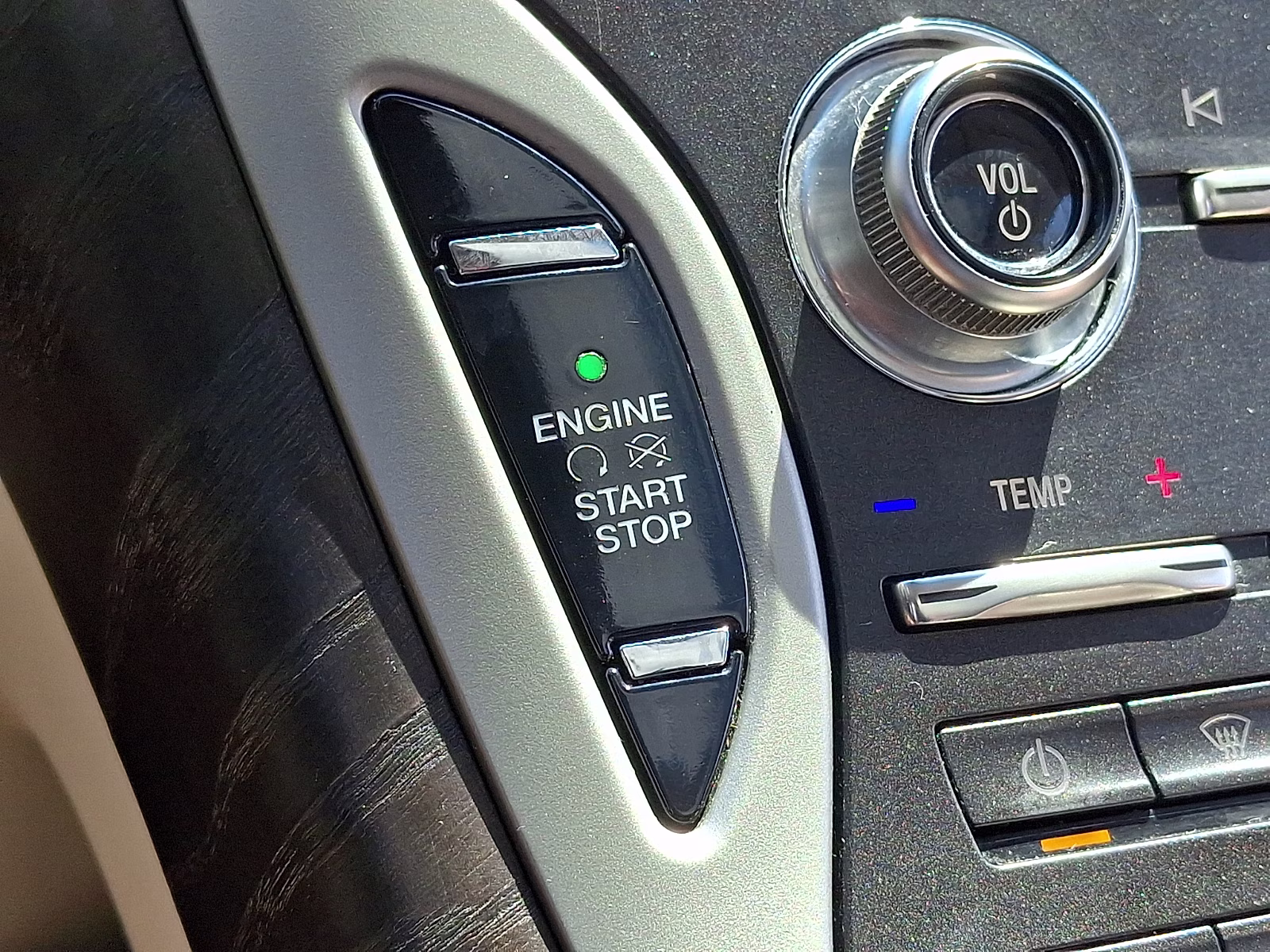 2019 Burgundy Velvet Metallic Tinted Clearcoat - R3 Lincoln Nautilus Reserve AWD