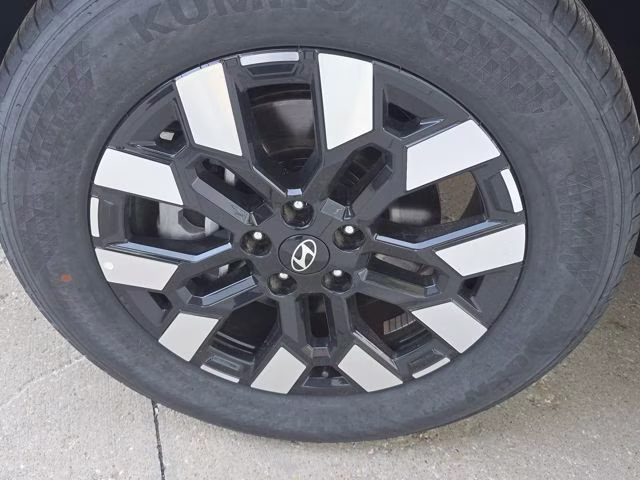 2025 Phantom Black Hyundai Santa Cruz SEL FWD Truck