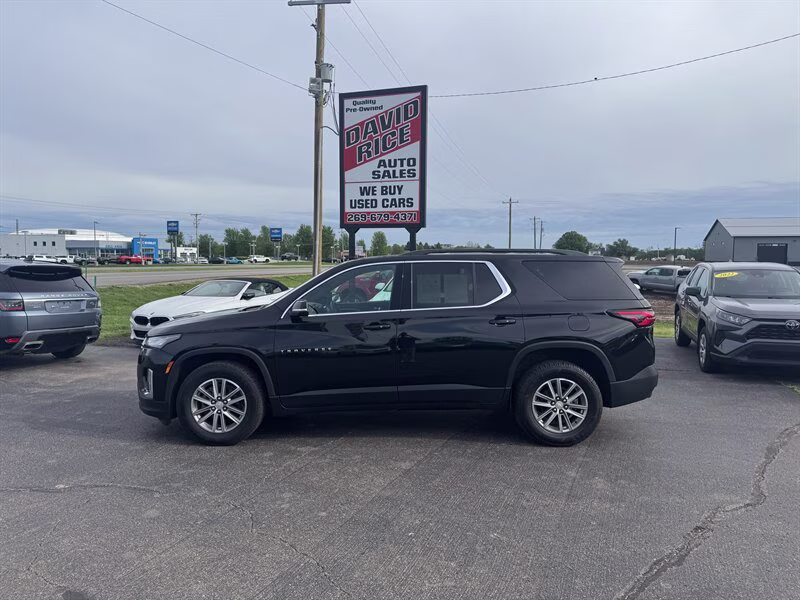 2023 Mosaic Black Metallic Chevrolet Traverse LT Cloth AWD SUV