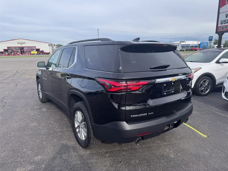 2023 Mosaic Black Metallic Chevrolet Traverse LT Cloth AWD SUV