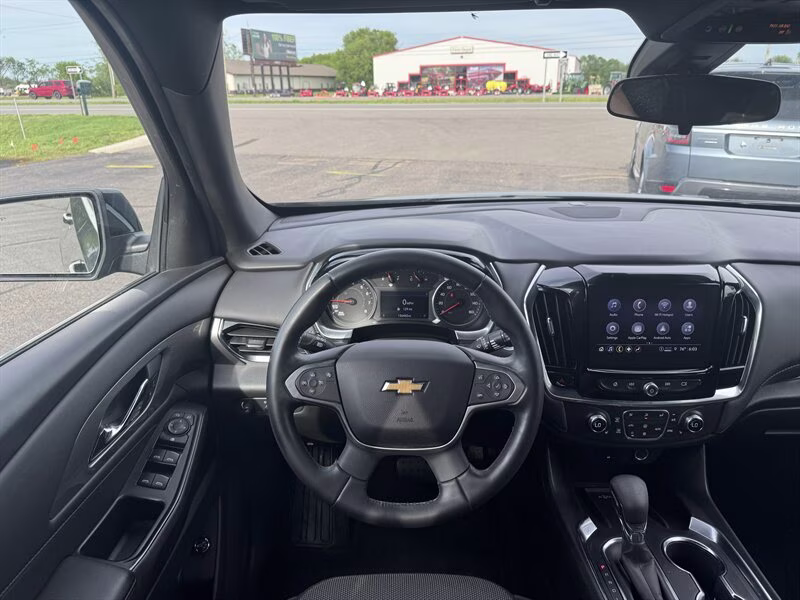 2023 Mosaic Black Metallic Chevrolet Traverse LT Cloth AWD SUV