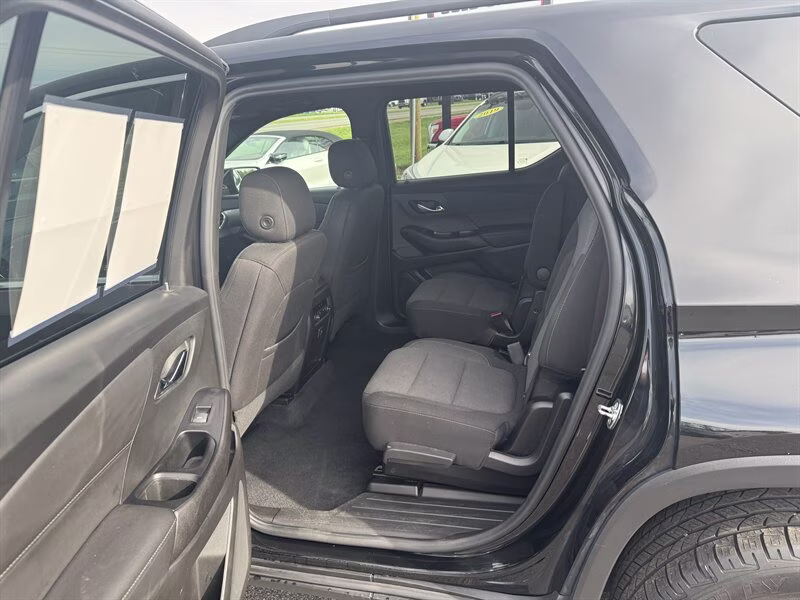 2023 Mosaic Black Metallic Chevrolet Traverse LT Cloth AWD SUV