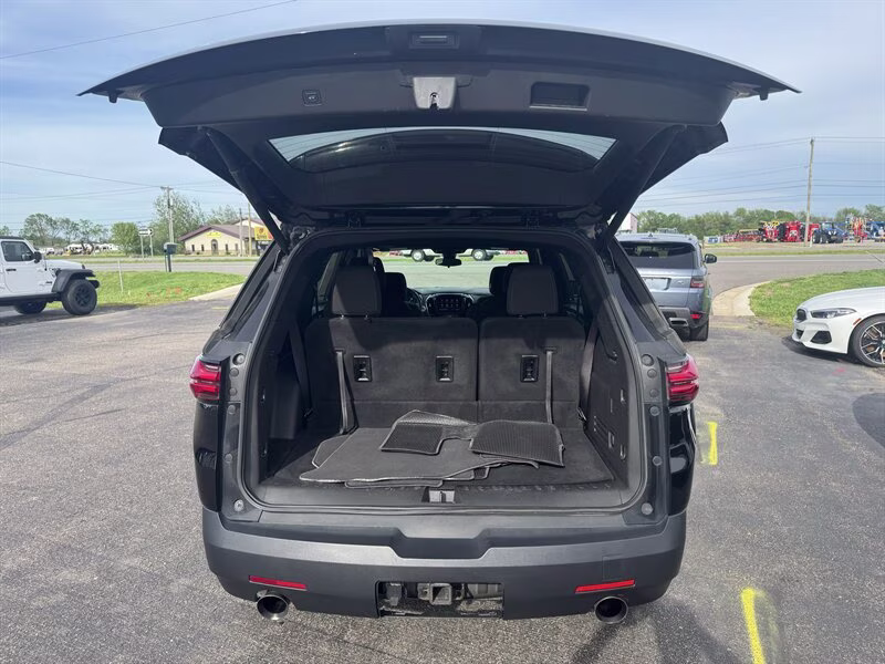 2023 Mosaic Black Metallic Chevrolet Traverse LT Cloth AWD SUV
