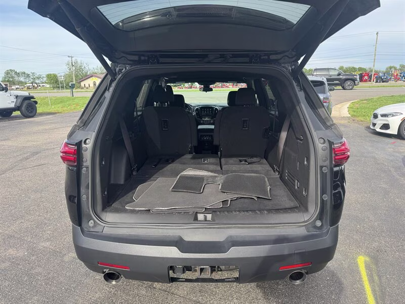 2023 Mosaic Black Metallic Chevrolet Traverse LT Cloth AWD SUV