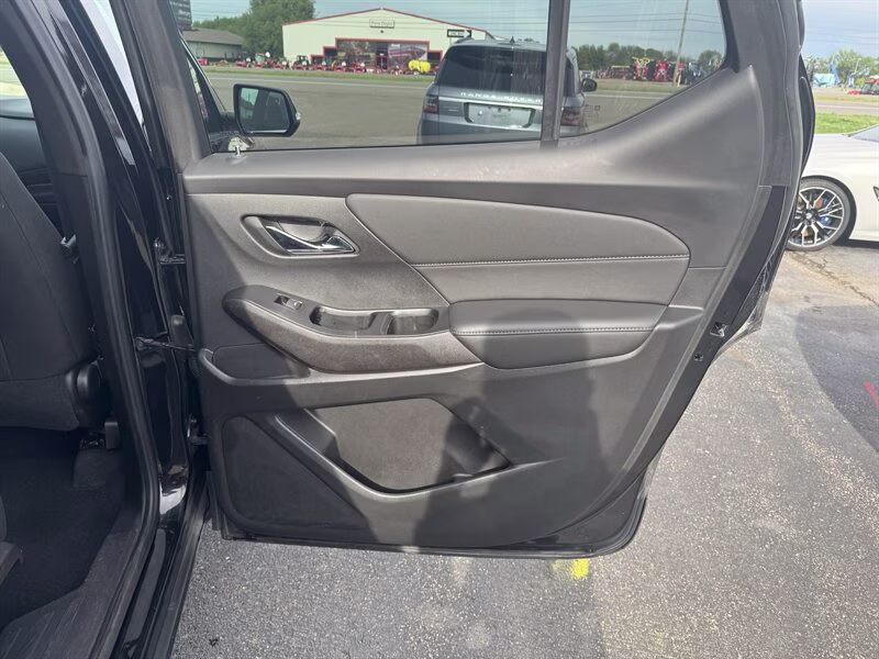 2023 Mosaic Black Metallic Chevrolet Traverse LT Cloth AWD SUV
