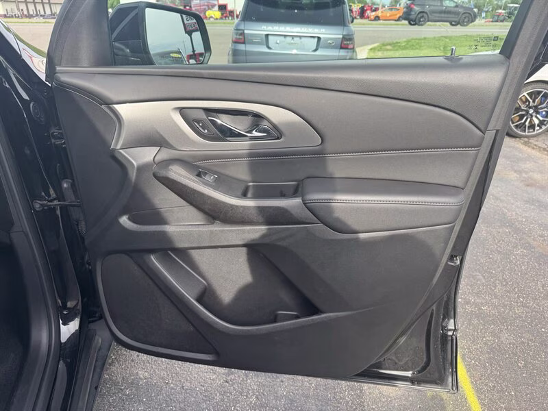 2023 Mosaic Black Metallic Chevrolet Traverse LT Cloth AWD SUV