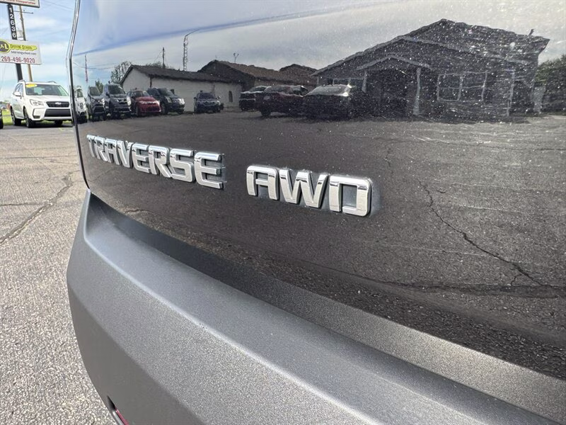2023 Mosaic Black Metallic Chevrolet Traverse LT Cloth AWD SUV