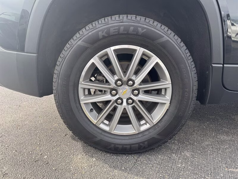 2023 Mosaic Black Metallic Chevrolet Traverse LT Cloth AWD SUV