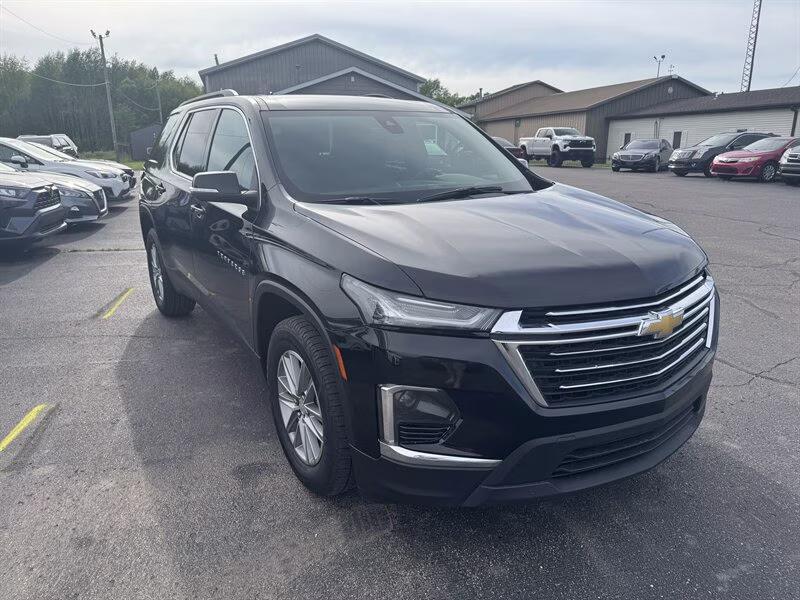 2023 Mosaic Black Metallic Chevrolet Traverse LT Cloth AWD SUV