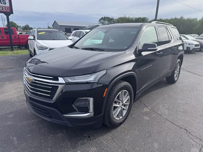2023 Mosaic Black Metallic Chevrolet Traverse LT Cloth AWD SUV