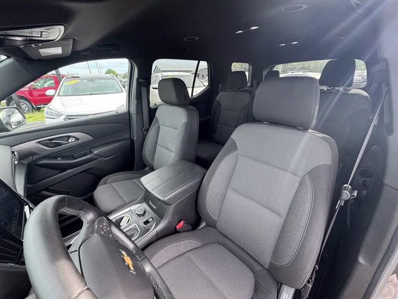 2023 Mosaic Black Metallic Chevrolet Traverse LT Cloth AWD SUV