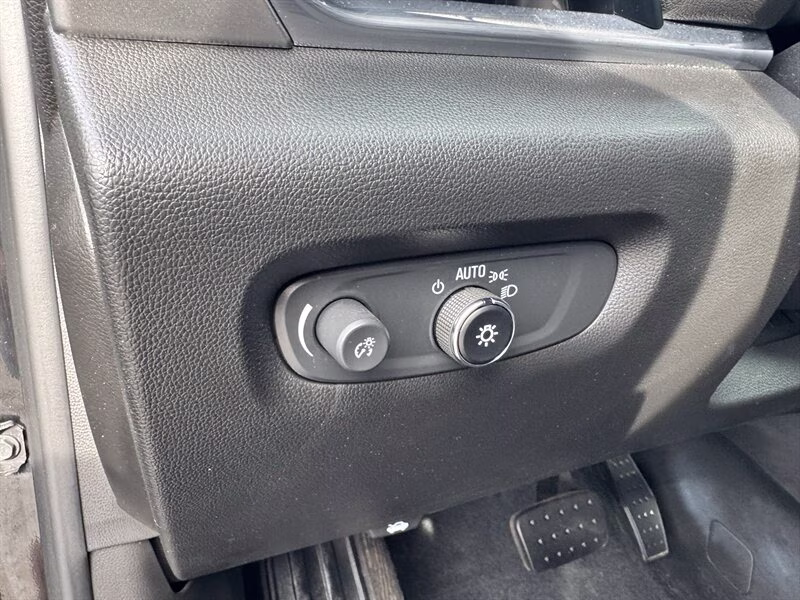 2023 Mosaic Black Metallic Chevrolet Traverse LT Cloth AWD SUV